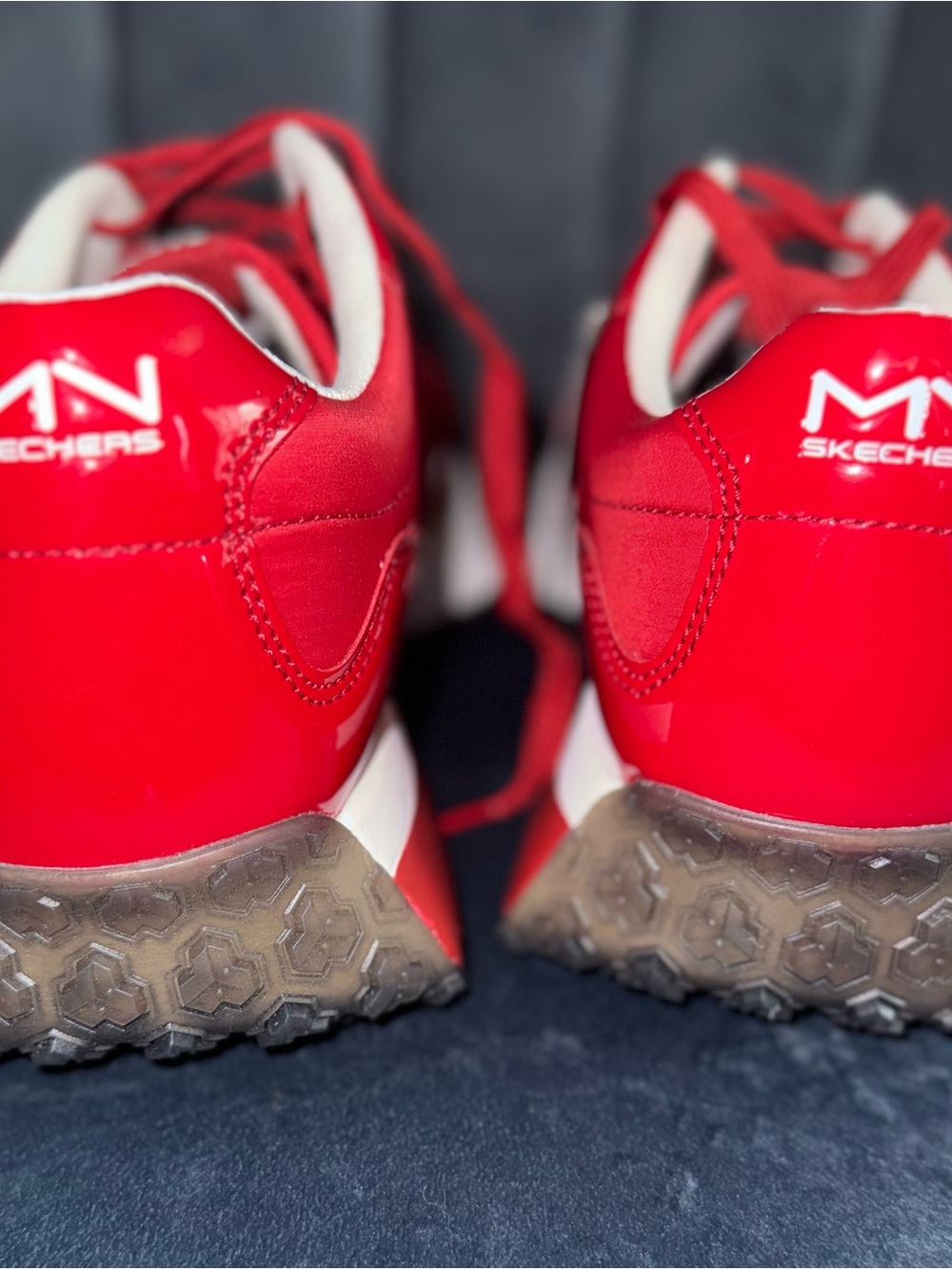 Skechers x Rolling Stones Lick Red Upper Cut Neo Jogger Sneakers Size 10 - Picture 8 of 14